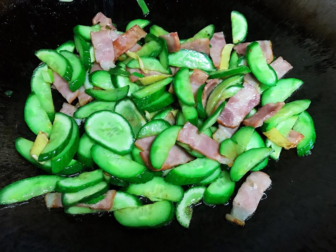 培根清炒小黄瓜