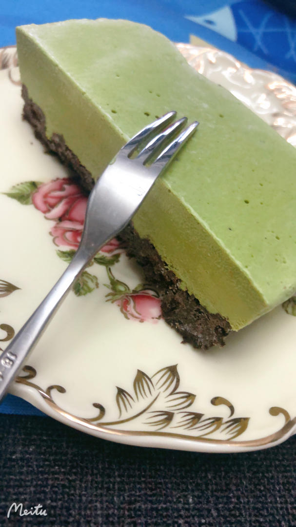 抹茶白巧克力慕斯（奥利奥饼干底）