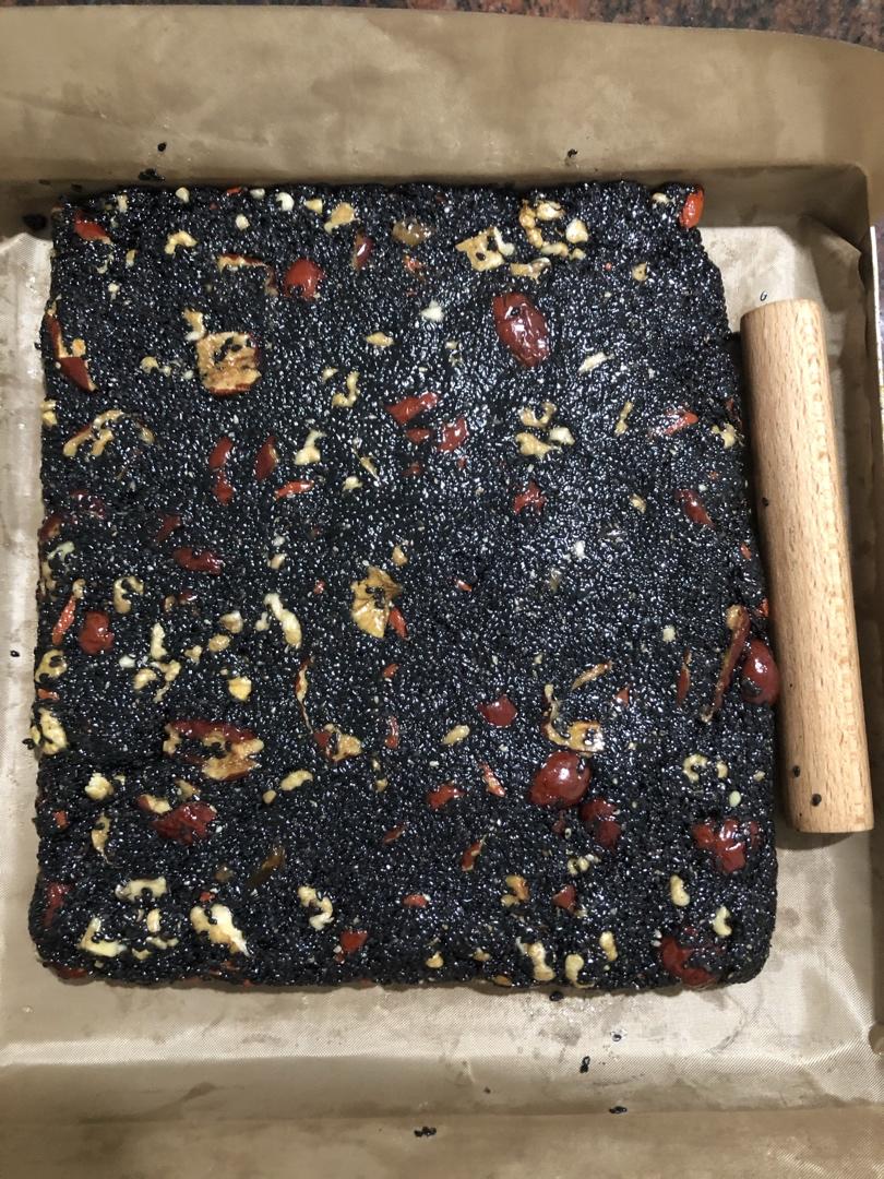 黑芝麻红枣核桃糕