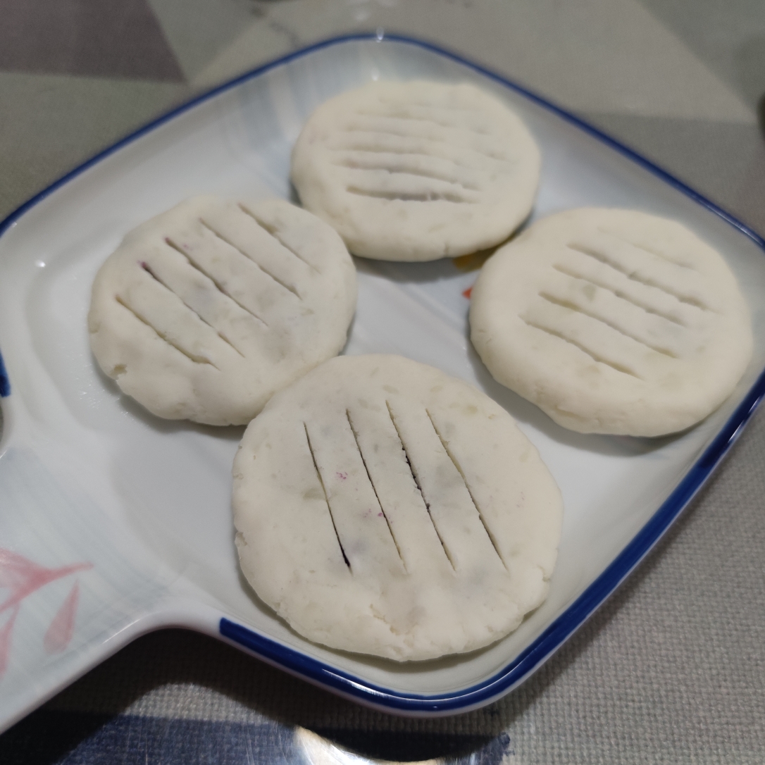 山药紫薯饼(口感软软糯糯的，用料做法都很简单)的做法 步骤4