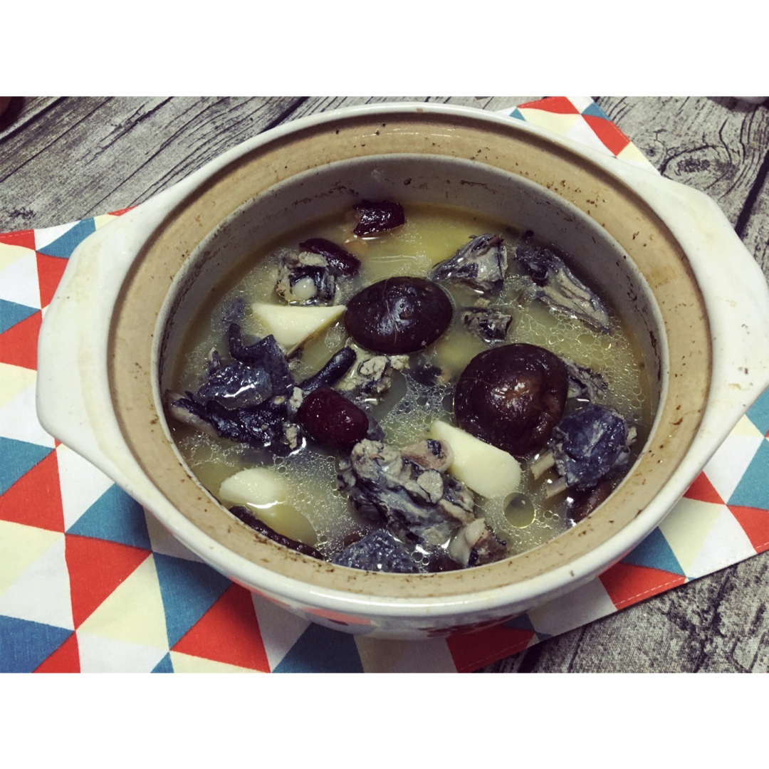 乌骨鸡煲汤