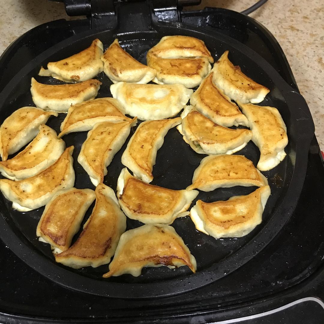 周太太的进击小厨房做的电饼铛水煎饺