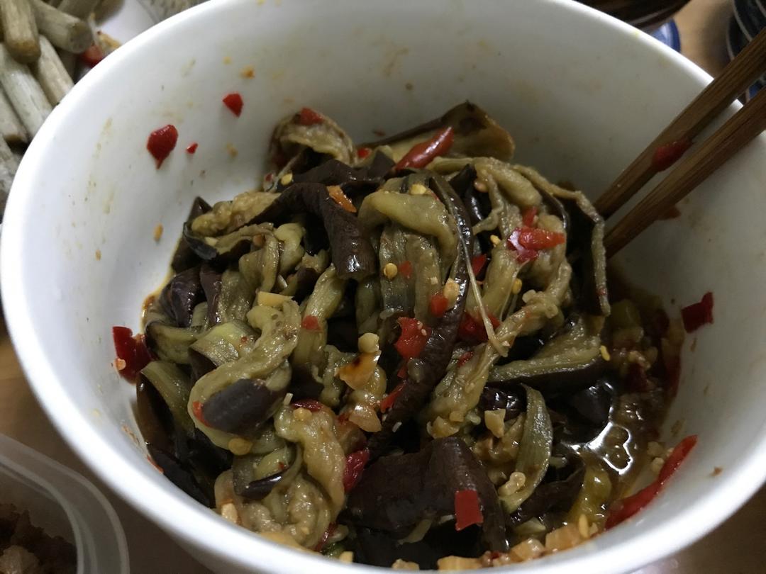 凉拌手撕茄子