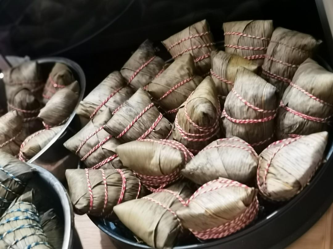 五香猪肉咸蛋粽子