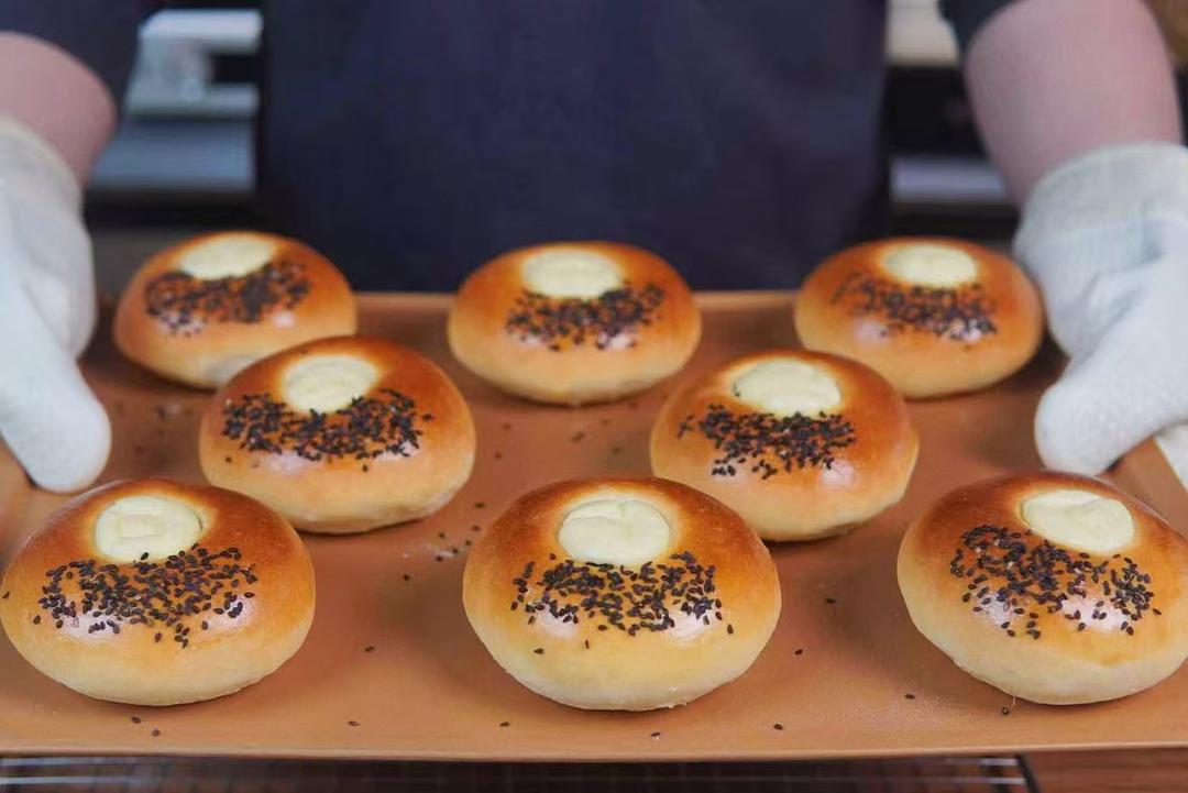 锁死这个万能台式面团，造型独特的「红豆奶酪包」！