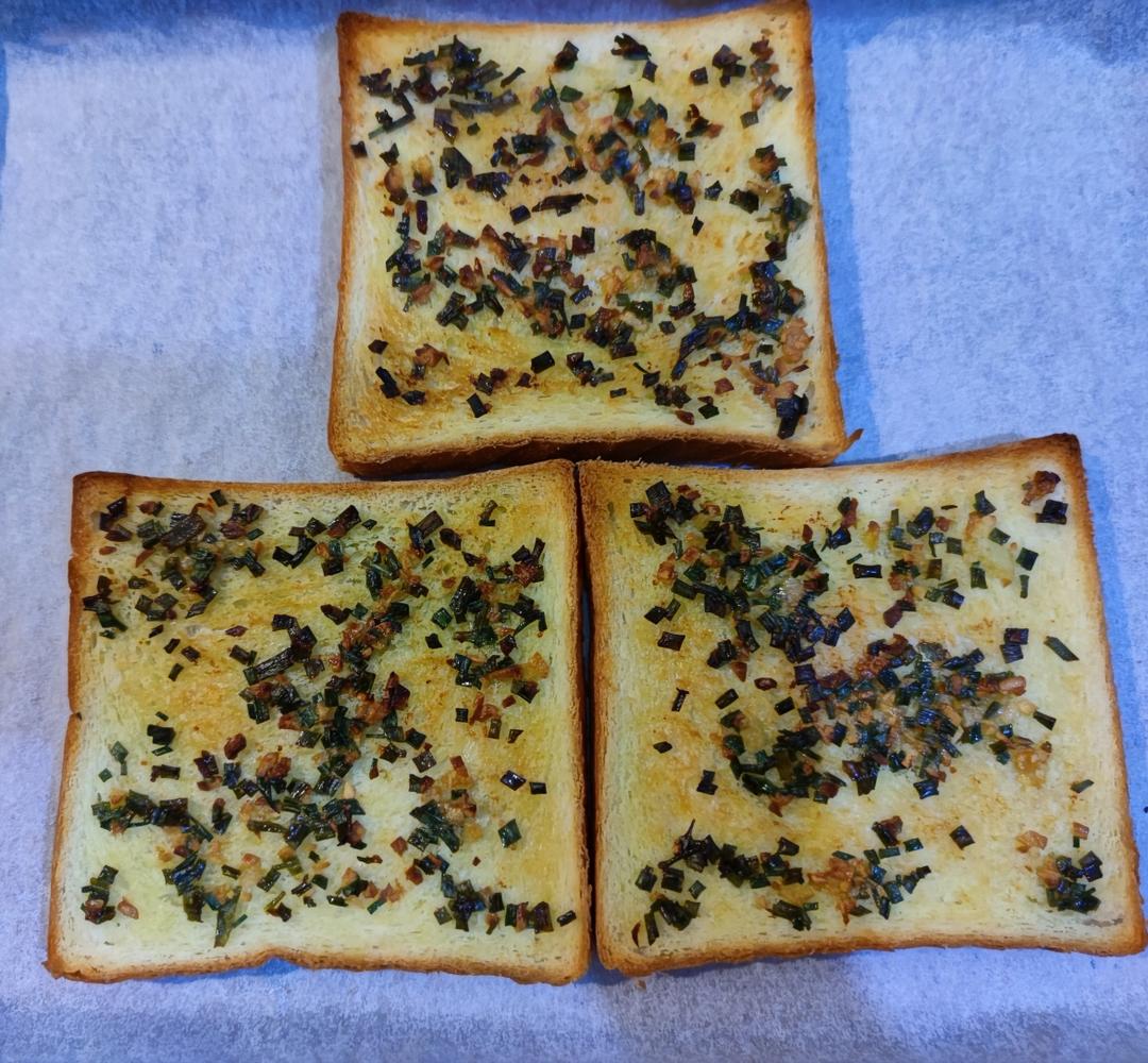 蒜香黄油吐司的做法