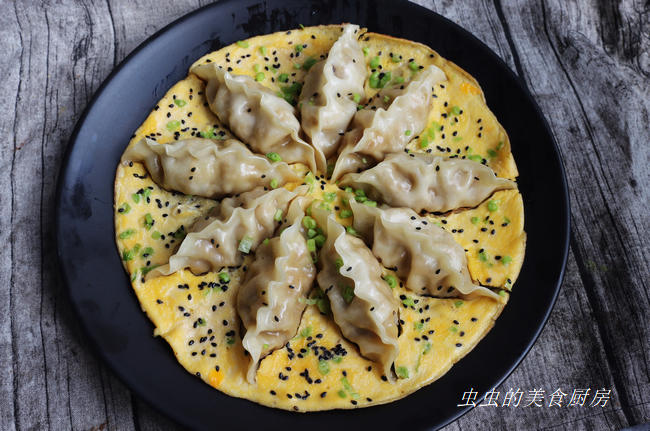 团团圆圆：抱蛋煎饺子的做法