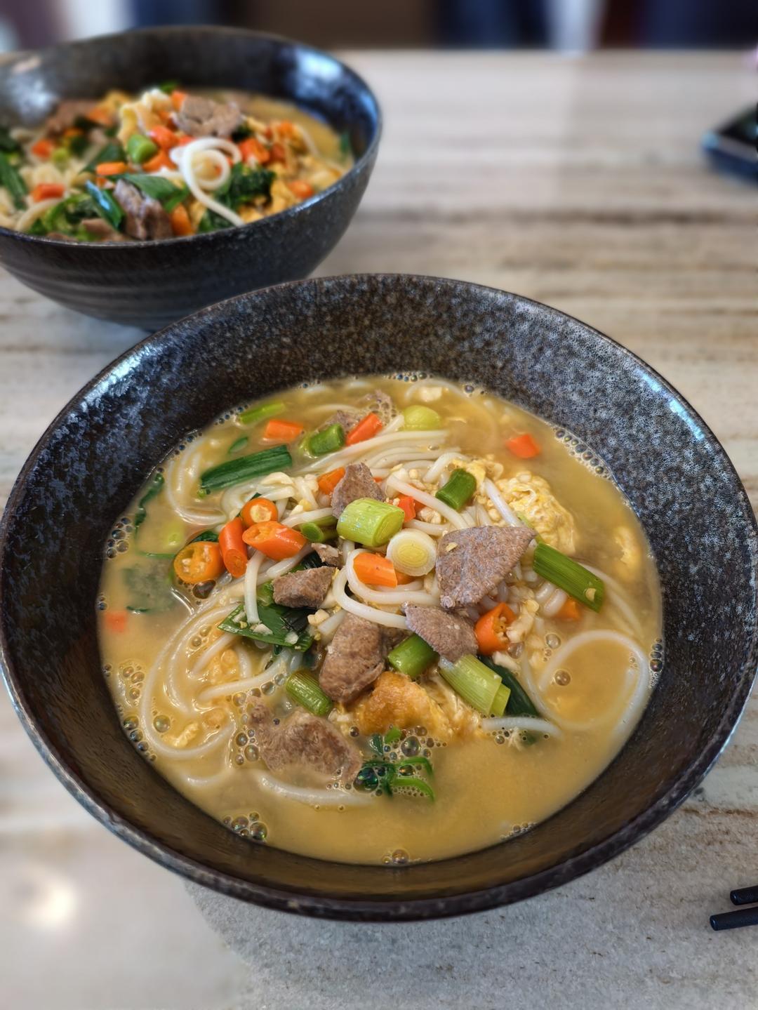 鸡蛋豌豆尖猪肝汤粉