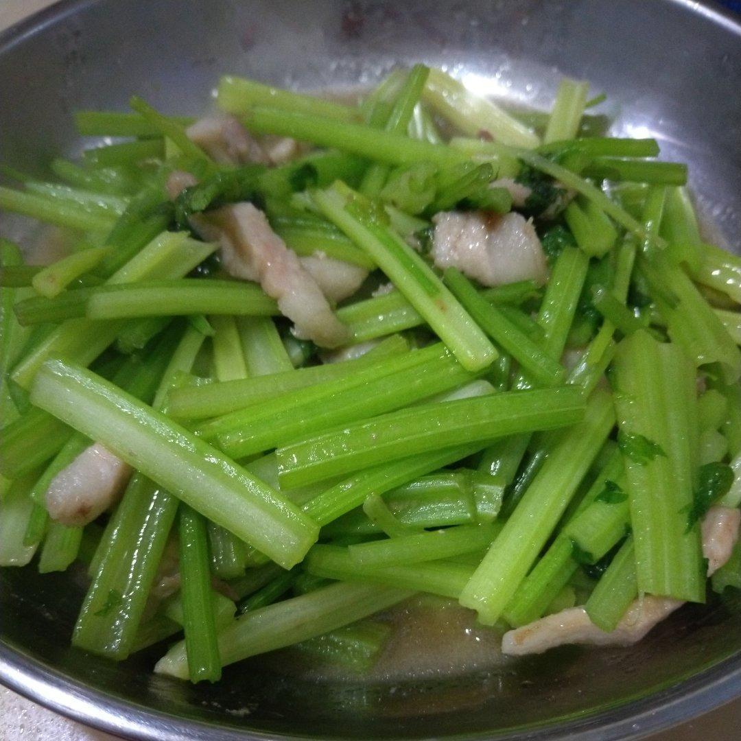 芹菜炒肉