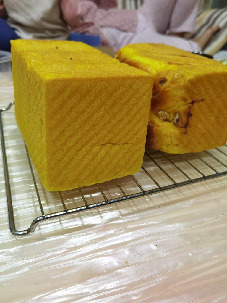 金灿灿的南瓜吐司，松软得没话说！