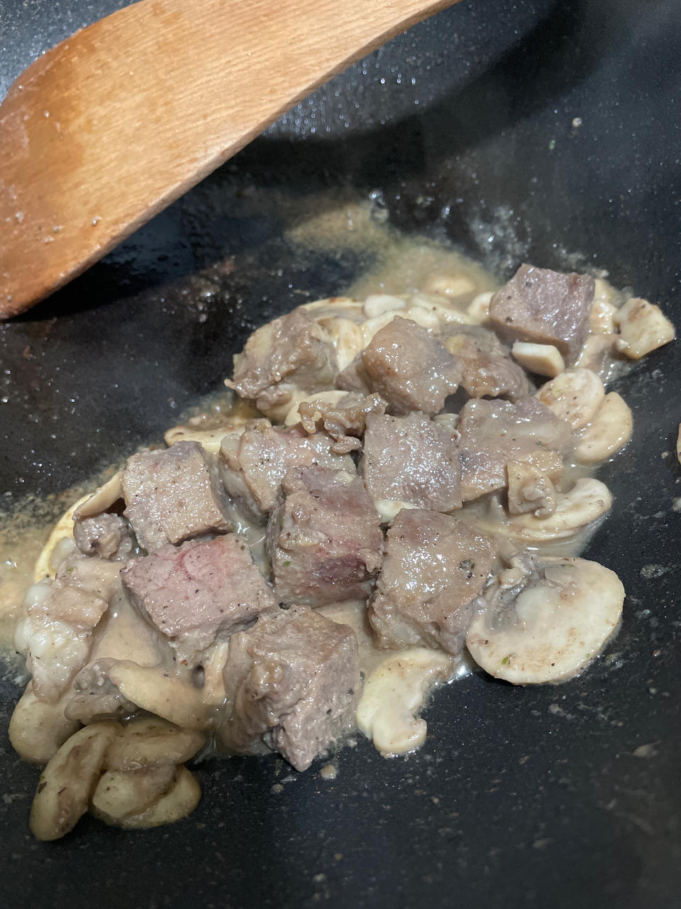 黑椒口蘑牛肉粒