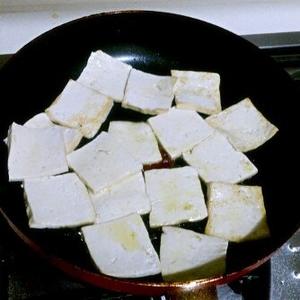 酥皮豆腐西蘭花湯的做法 步骤2