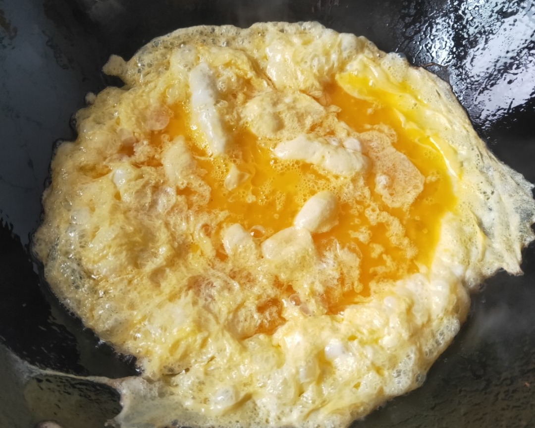 全家最爱西红柿鸡蛋汤面的做法 步骤3