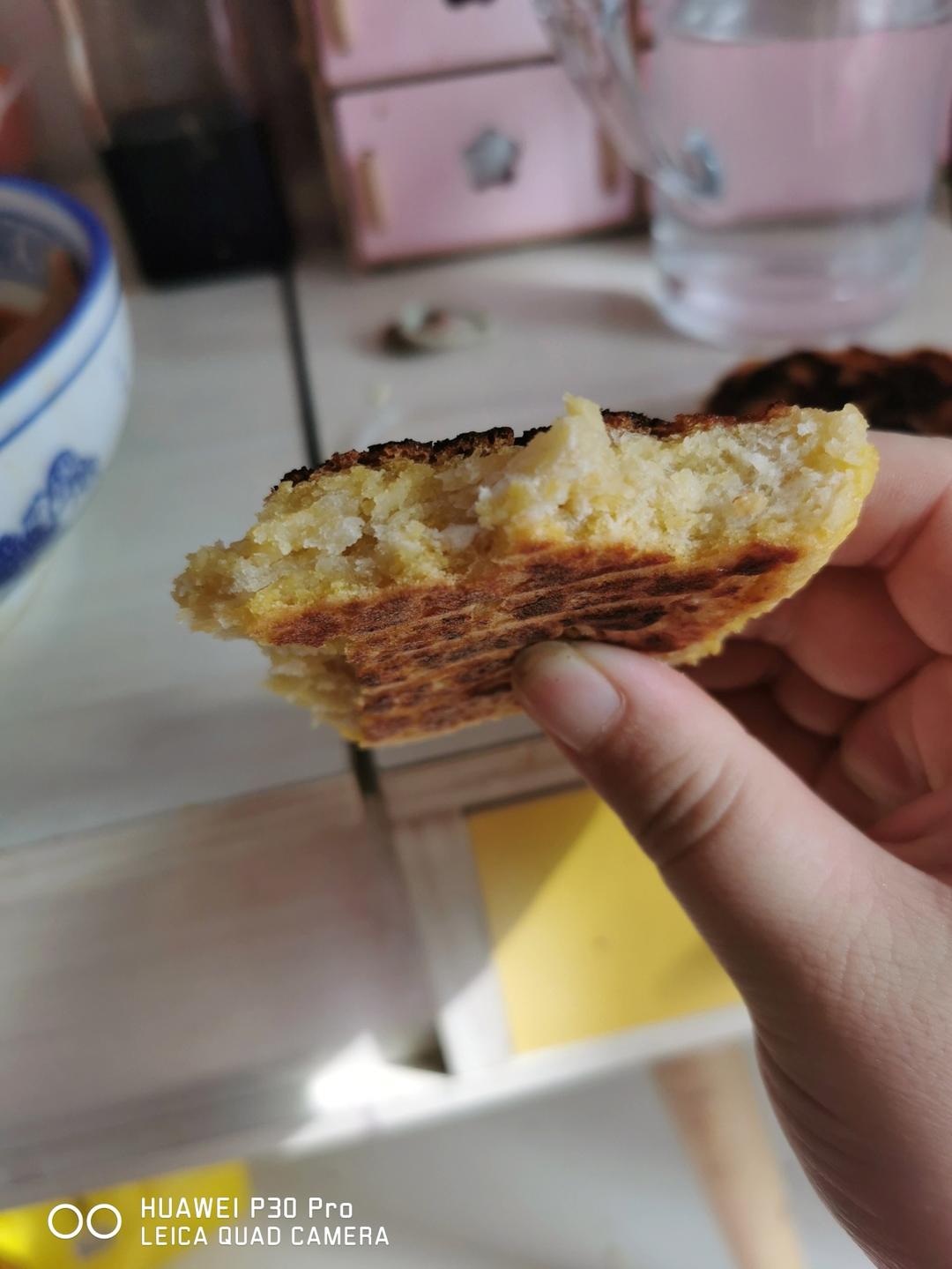 贴玉米面饼子
