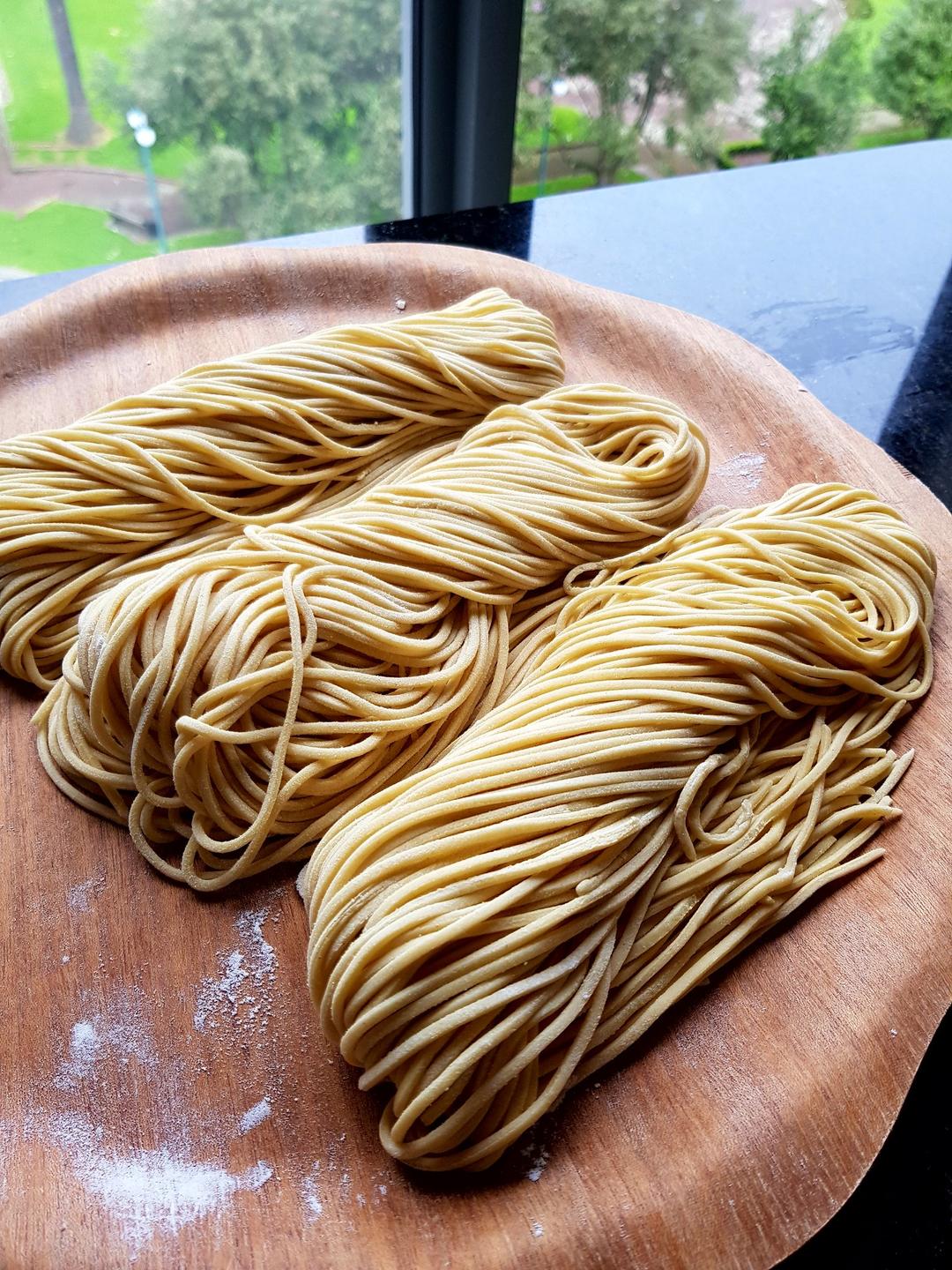 一团面做的自制碱水面,碱面,热干面,云吞皮,馄饨皮