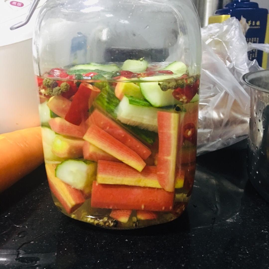 自制泡菜（胡萝卜，洋葱，黄瓜）