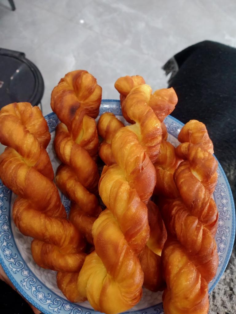 奶香千层酥麻花