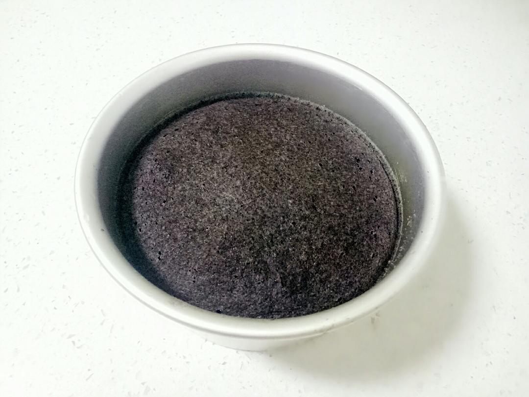 宝宝辅食：黑米蛋糕（“长寿米”做的蛋糕哦）