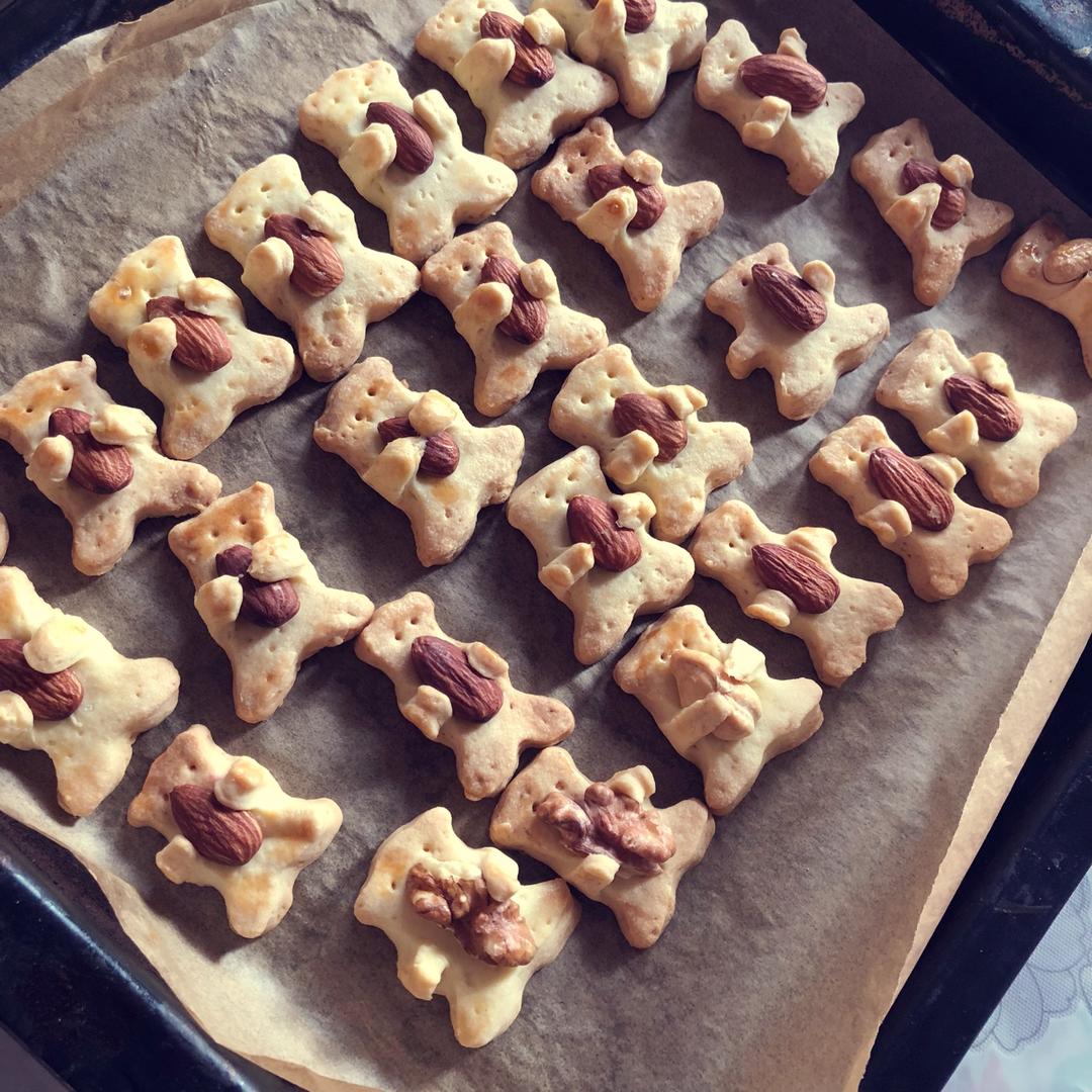 抱杏仁的小熊（造型饼干）