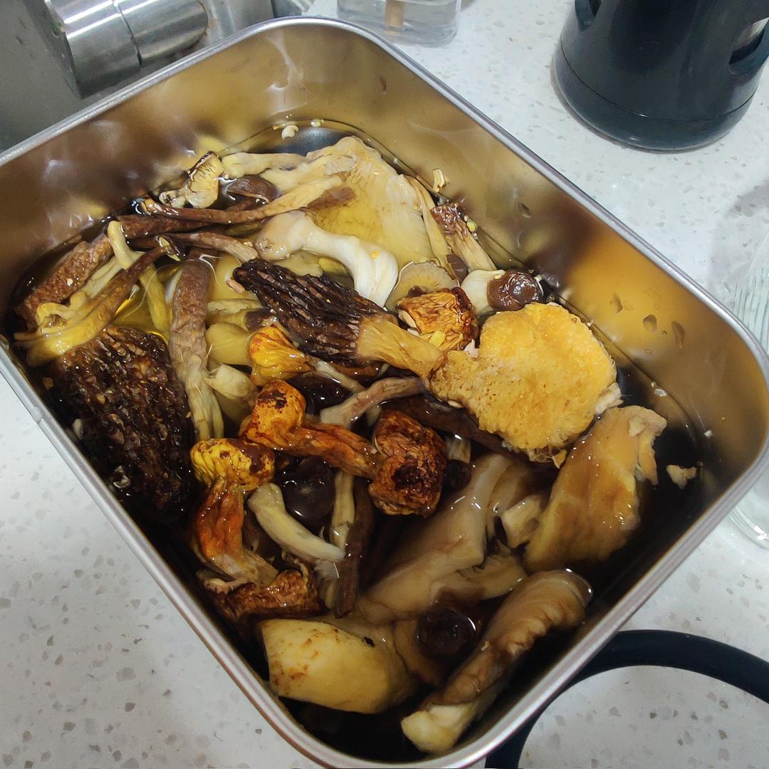 简单美味的菌菇鸡汤