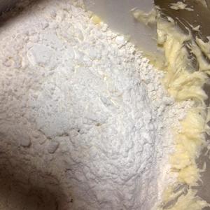 奶油奶酪蛋白曲奇～奶味十足好味道的做法 步骤2