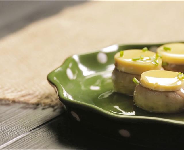 口蘑豆腐盅 | 爸爸厨房 VOL.49--日本豆腐、口蘑、鸡骨汤的做法