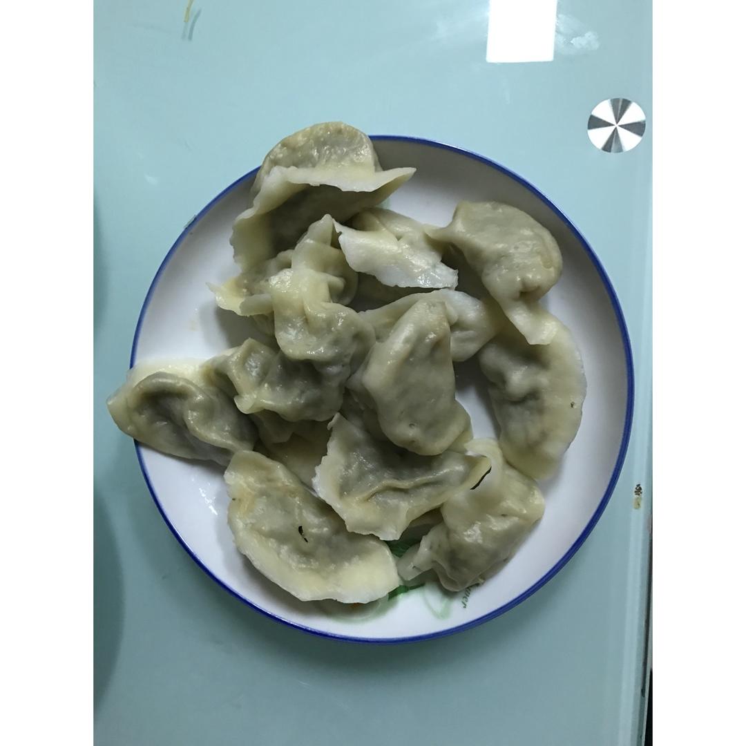 来，尝个鲜儿！ 【蒲公英水饺】