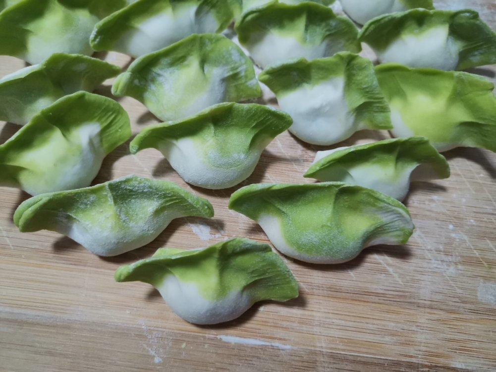 翡翠白玉白菜饺子详细版（附翡翠白玉白菜饺子包法，翡翠白玉饺子皮两种制法，面包机和面，翡翠白玉烧卖，各种馅料搭配）