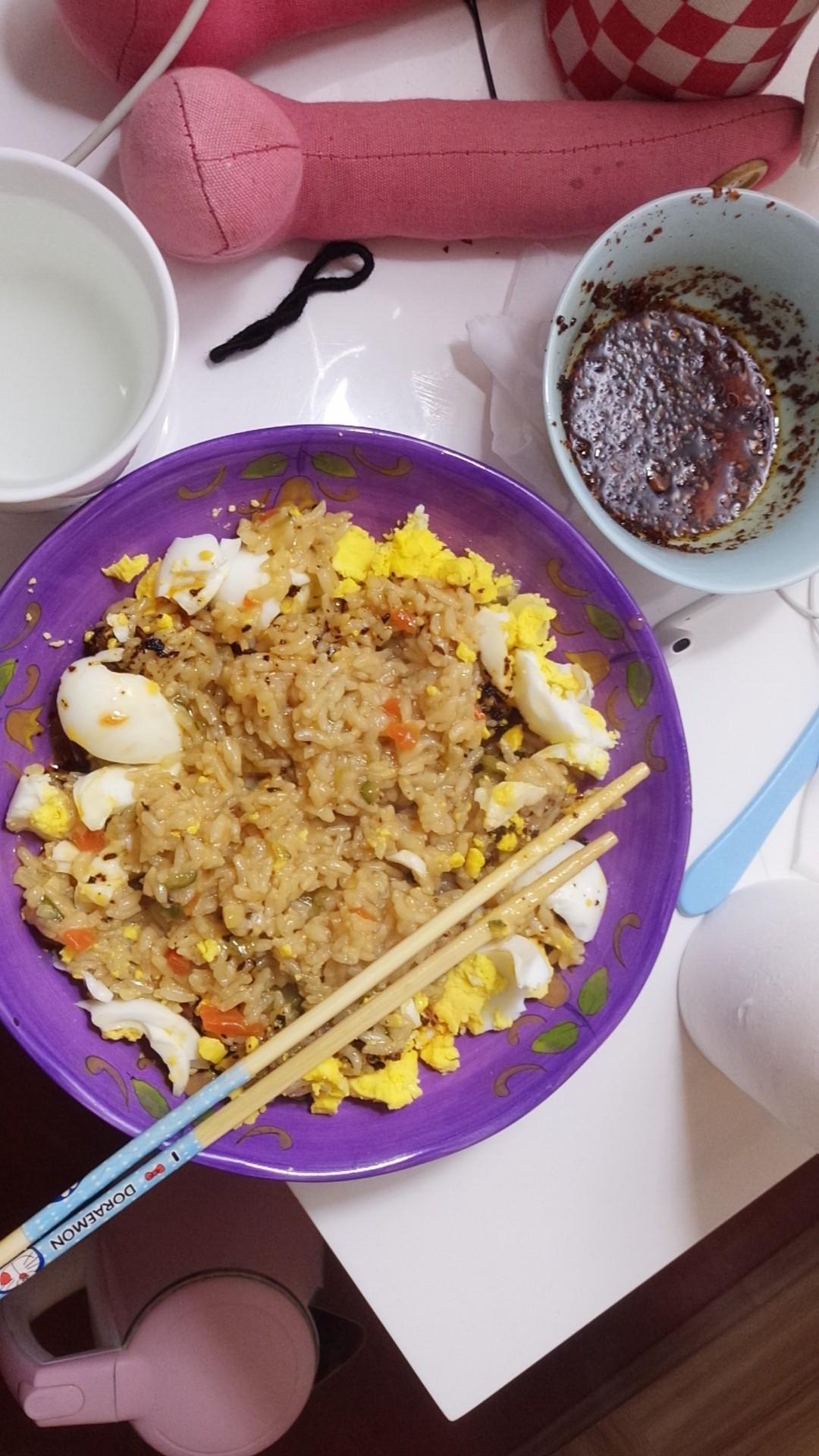 酱油鸡蛋蔬菜拌饭的做法