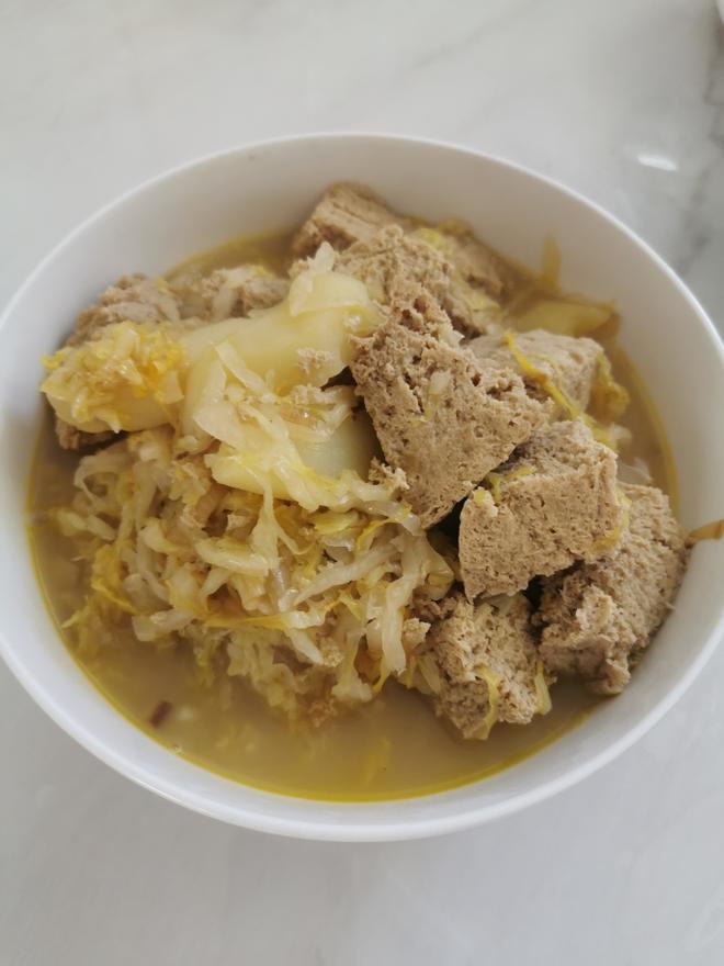 冻豆腐炖酸菜土豆的做法