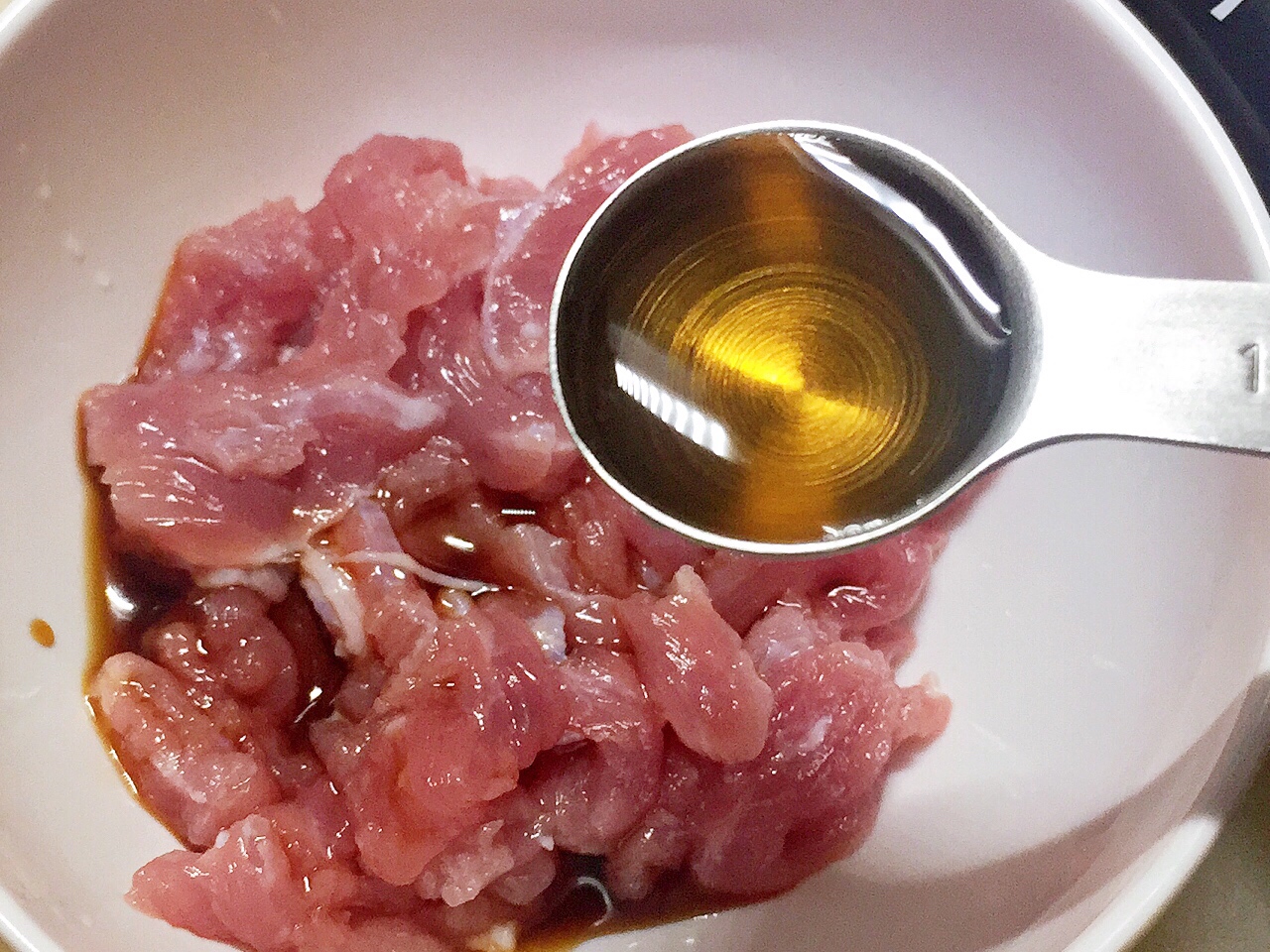下饭神菜，青椒毛豆炒肉的做法 步骤4