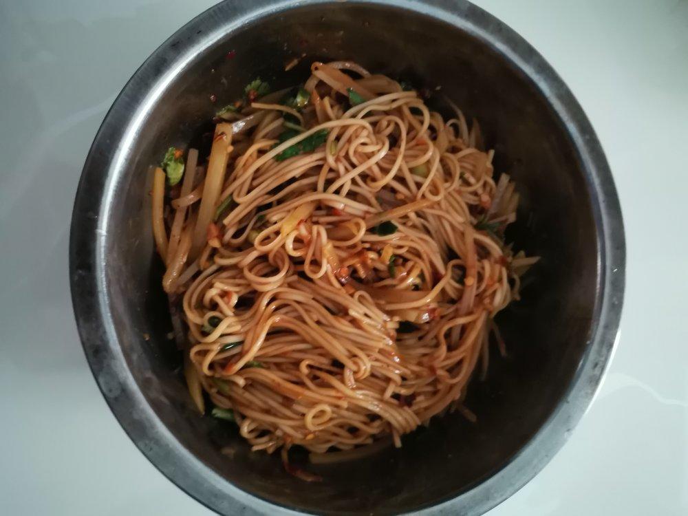 花生酱麻辣凉面