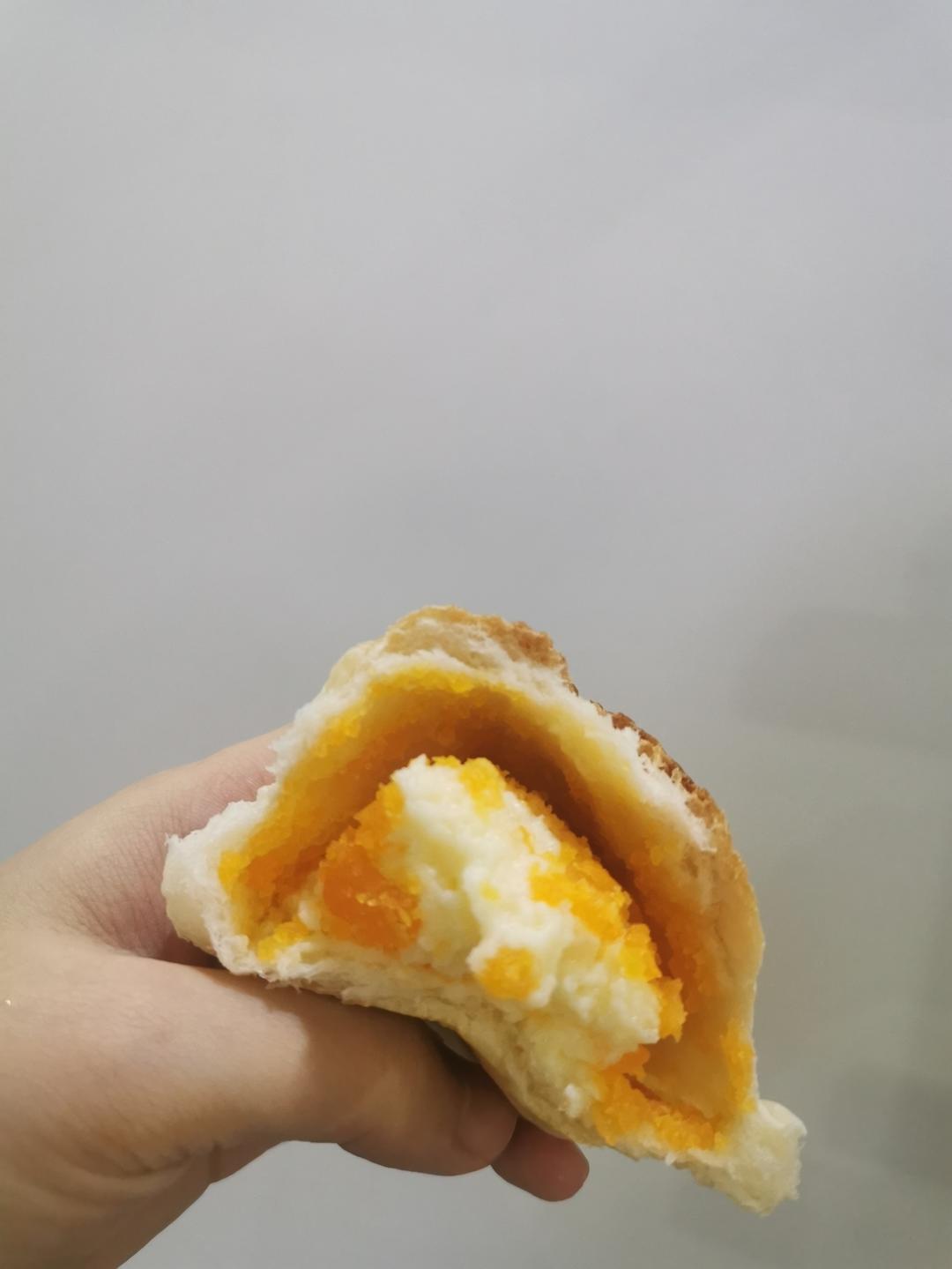 某宝上卖得很火的雪绒芝士蛋黄酥