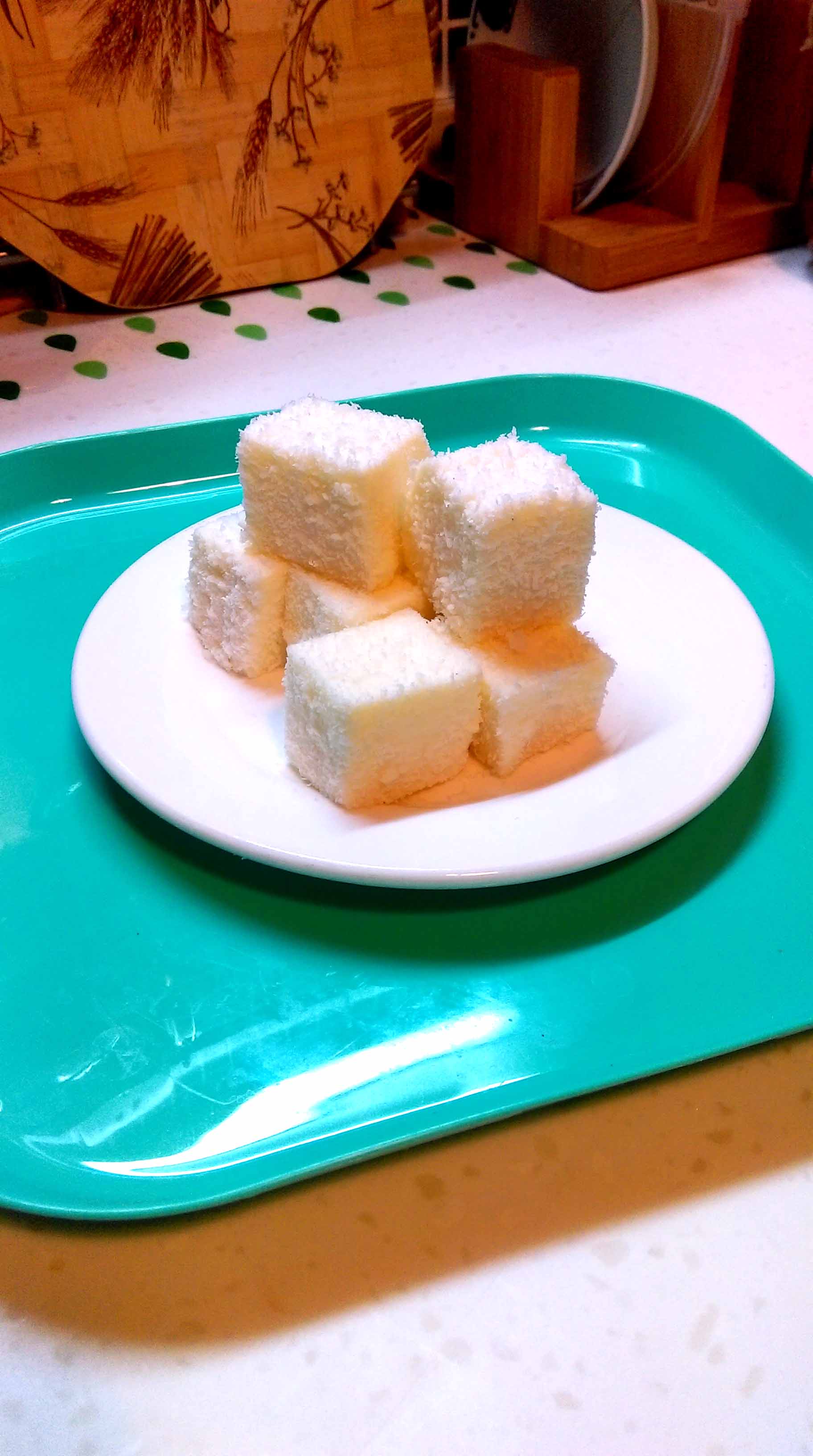 椰丝牛奶小方糕