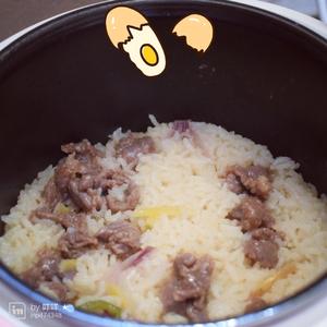 电饭锅窝蛋牛肉的做法 步骤3