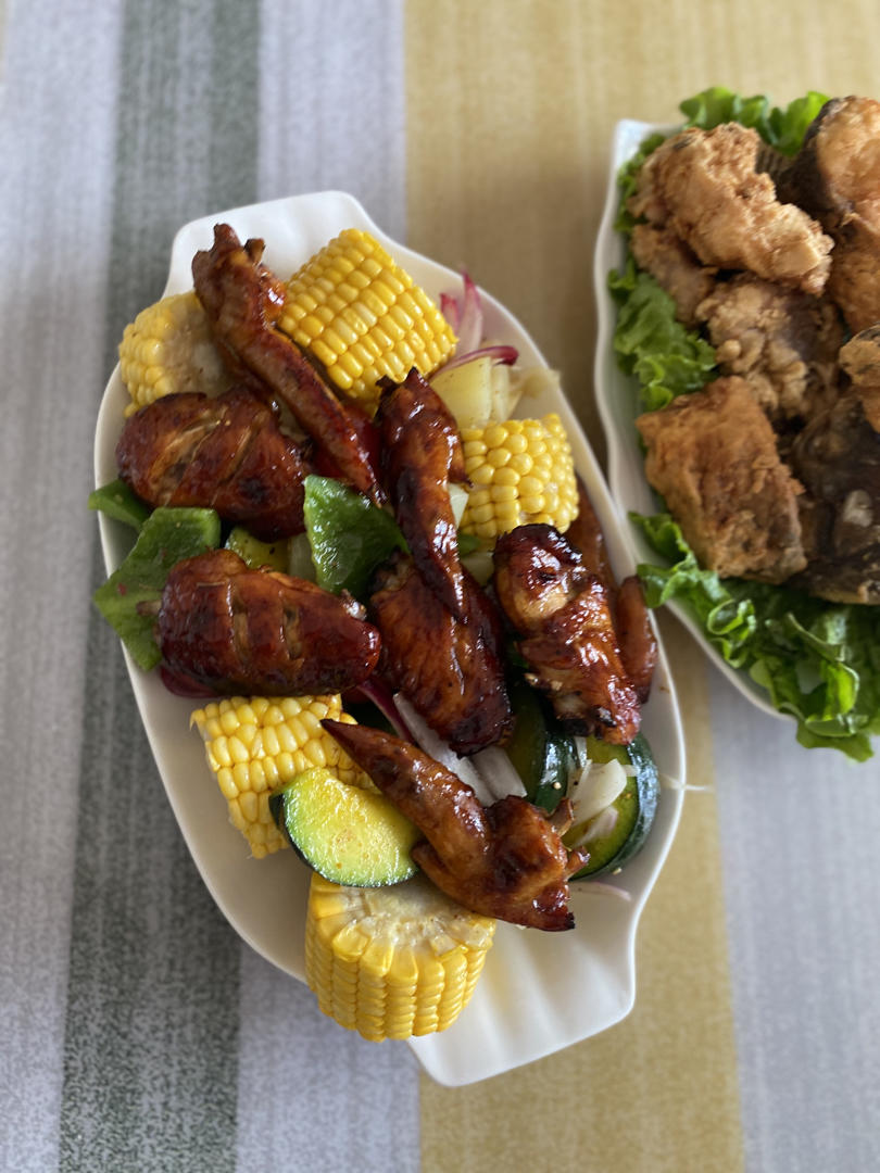 零失败迷迭香柠檬时蔬烤鸡翅，好吃到吮指！