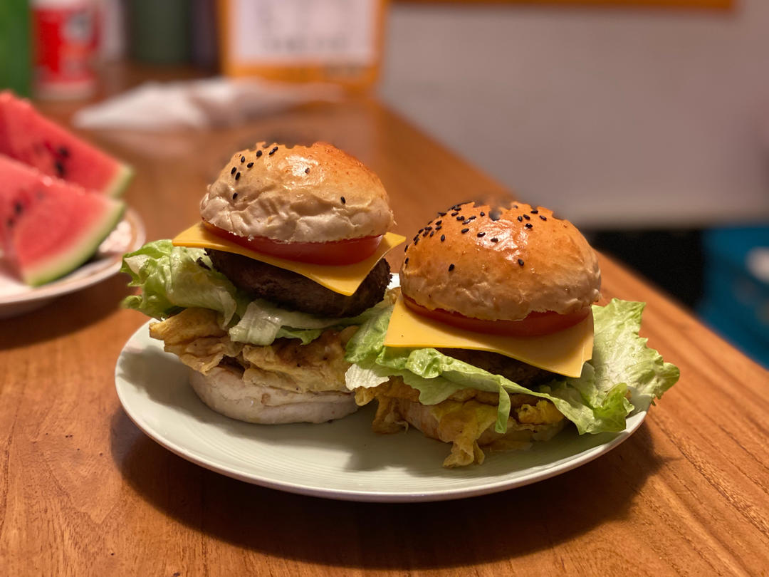全麦牛肉汉堡