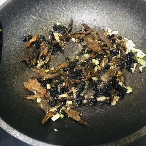 快手简单豆豉鲮鱼油麦菜的做法 步骤5