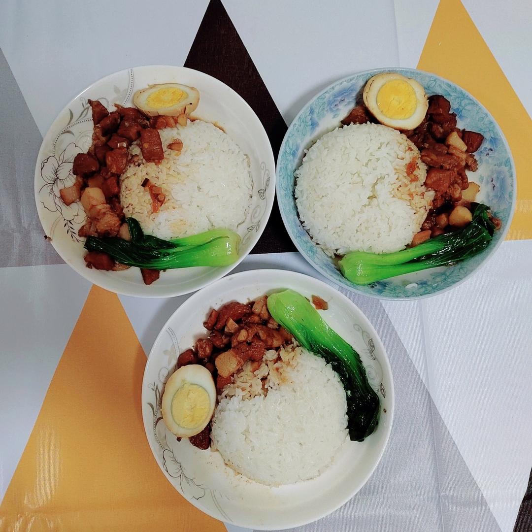 经典卤肉饭：肉汁浓郁！