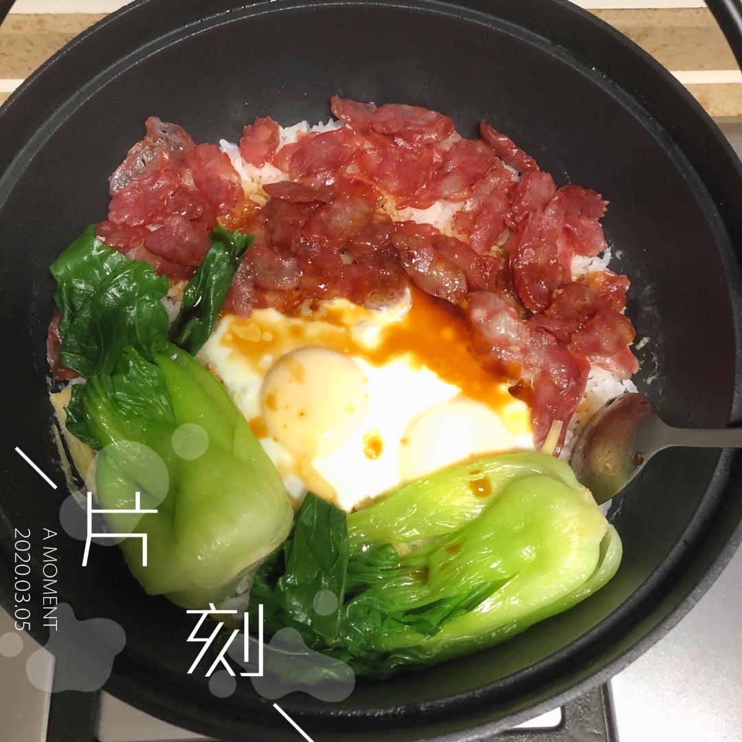 广式腊味煲仔饭