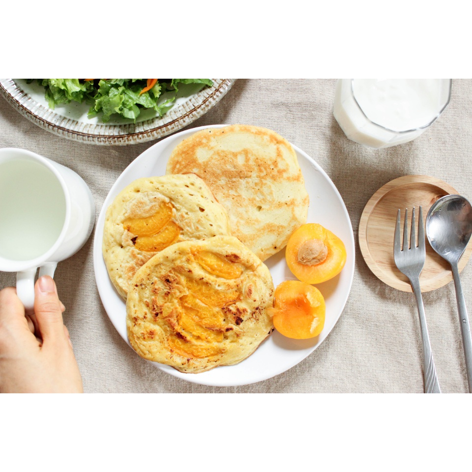焦糖桃子燕麦松饼(Caramelized Peach and Oat Pancakes)