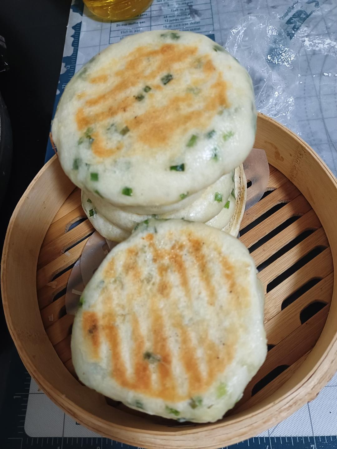懒人版葱香发面饼 要多软有多软 零失败的方子 附细节视频详解