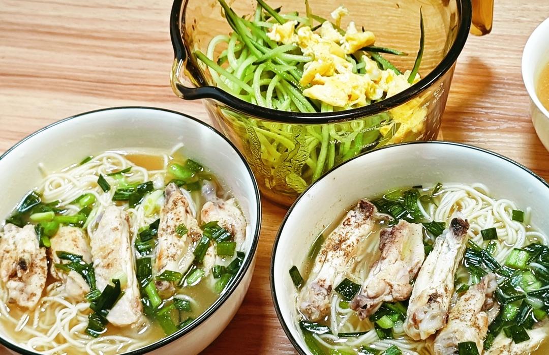 鸡翅（腿）汤素面