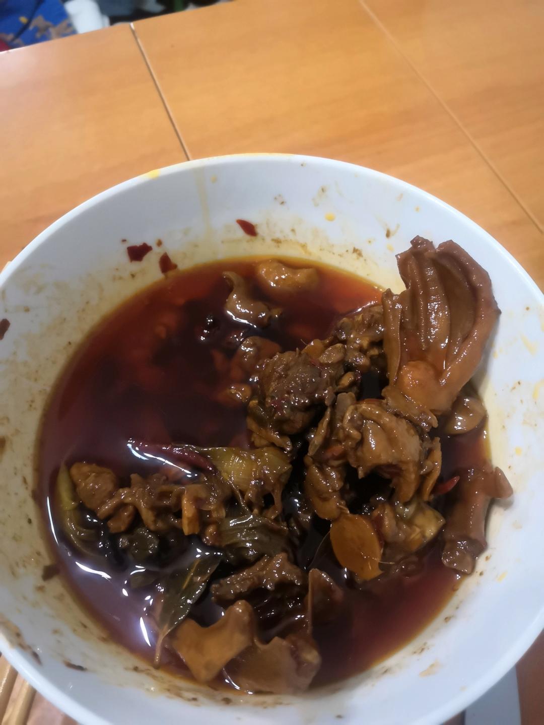 传统正宗的啤酒鸭配方和做法，鲜嫩香浓，只需炒千万不要焯水