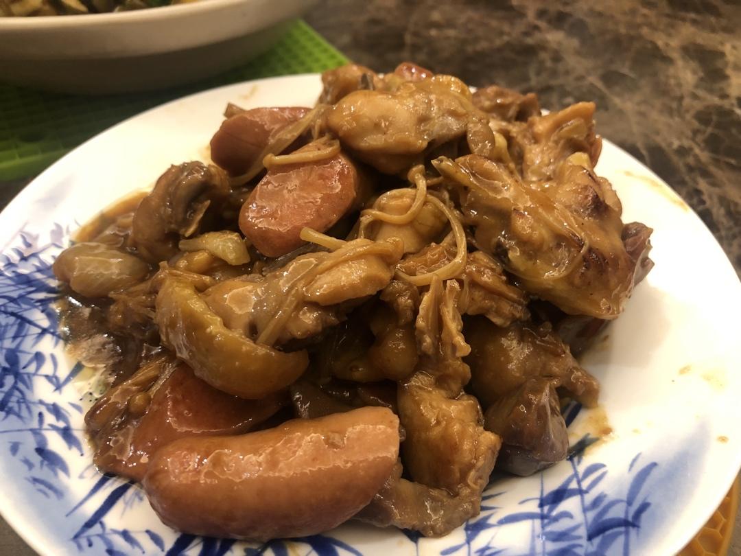 广州街头闻名美食~啫啫鸡煲