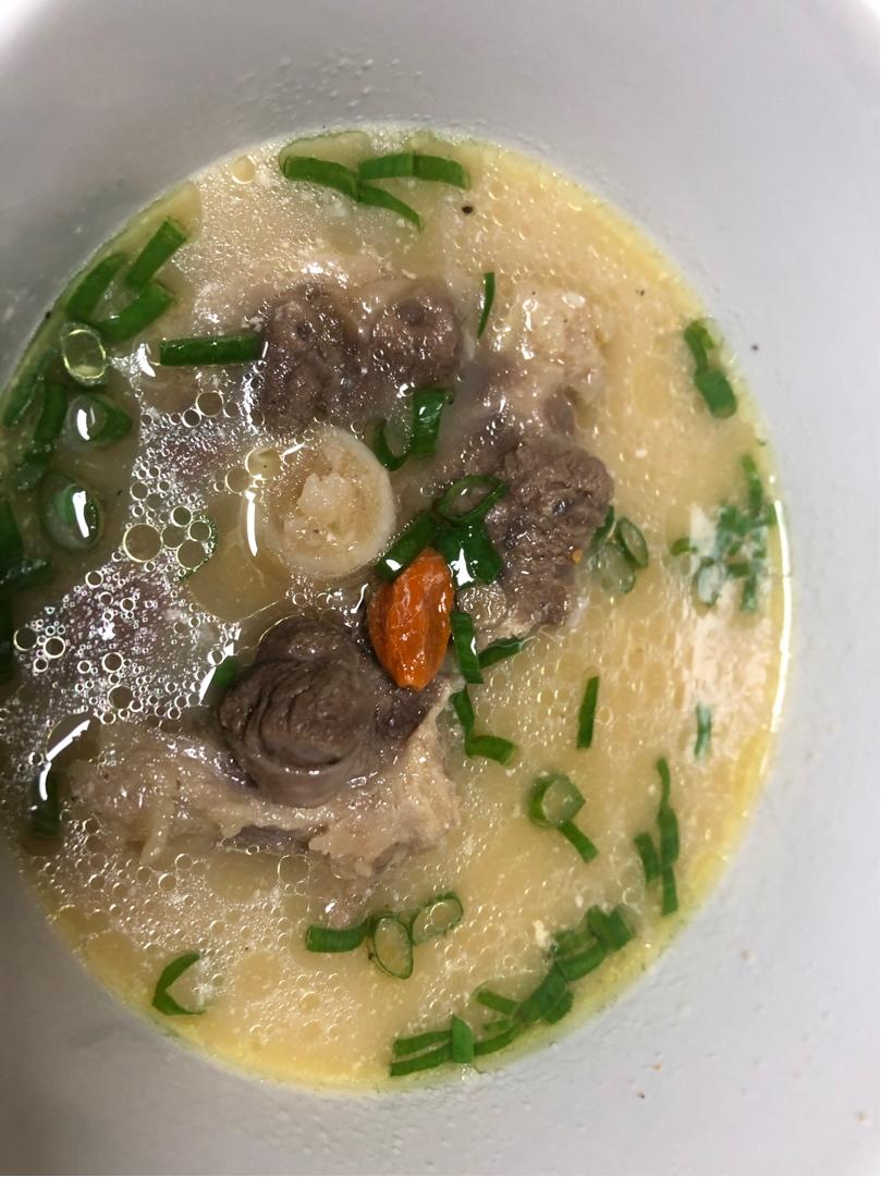 牛尾汤(不仅汤好喝，牛尾更有滋味)