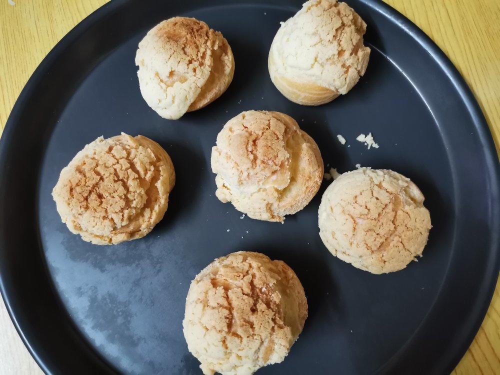 酥皮奶油泡芙--#皮黑森林#