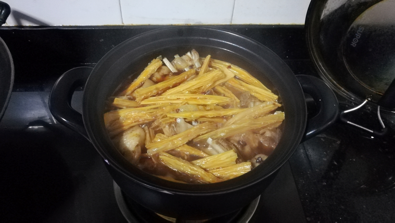 红焖腐竹香菇羊肉煲的做法 步骤5