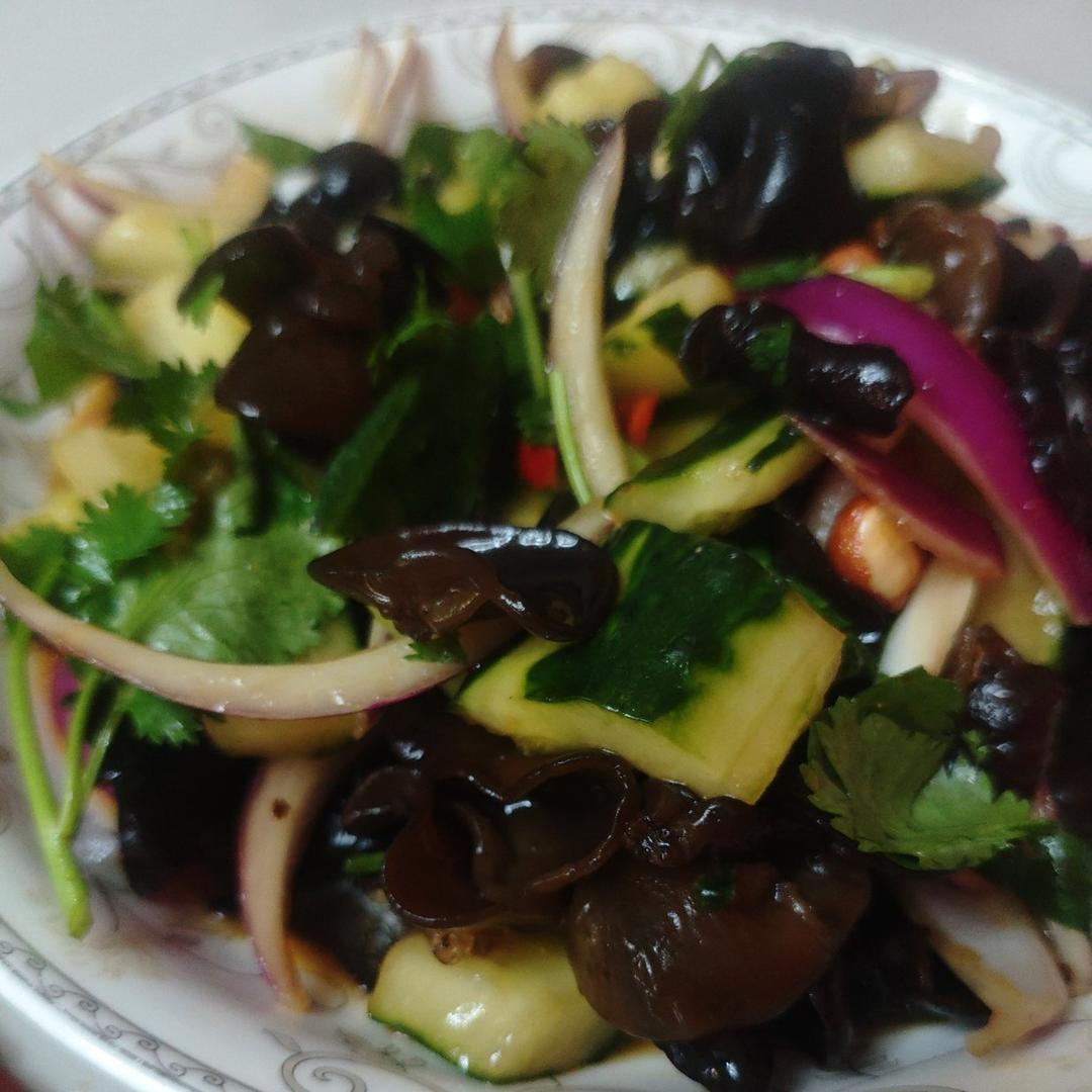 夏天百吃不腻的凉拌黄瓜木耳，酸辣开胃好吃到爆