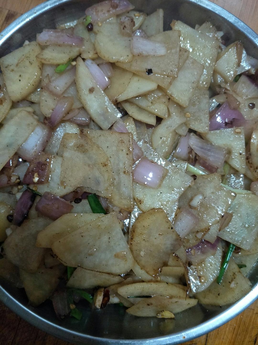 边吃边流泪的「孜然土豆片」